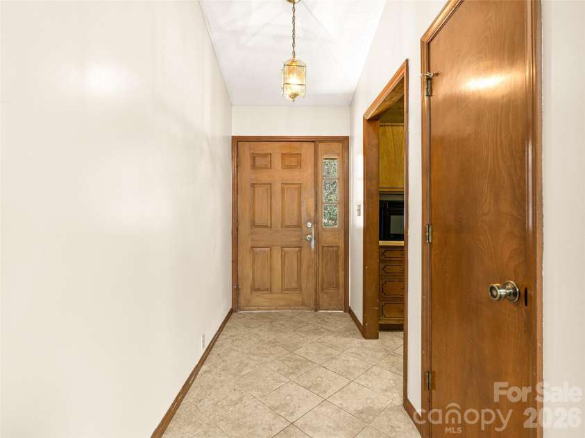 86 View De Lake Drive, Etowah, NC 28729.  MLS# CAR4361060, YatesRealty ID 8945. 