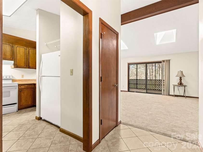 86 View De Lake Drive, Etowah, NC 28729.  MLS# CAR4361060, YatesRealty ID 8945. 