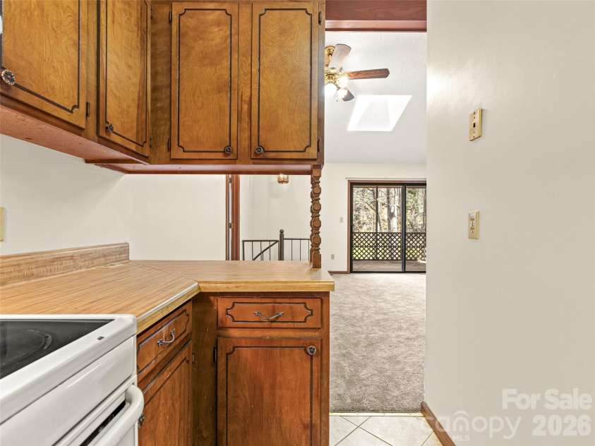 86 View De Lake Drive, Etowah, NC 28729.  MLS# CAR4361060, YatesRealty ID 8945. 