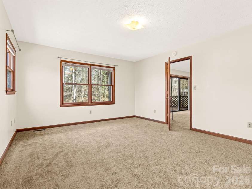 86 View De Lake Drive, Etowah, NC 28729.  MLS# CAR4361060, YatesRealty ID 8945. 