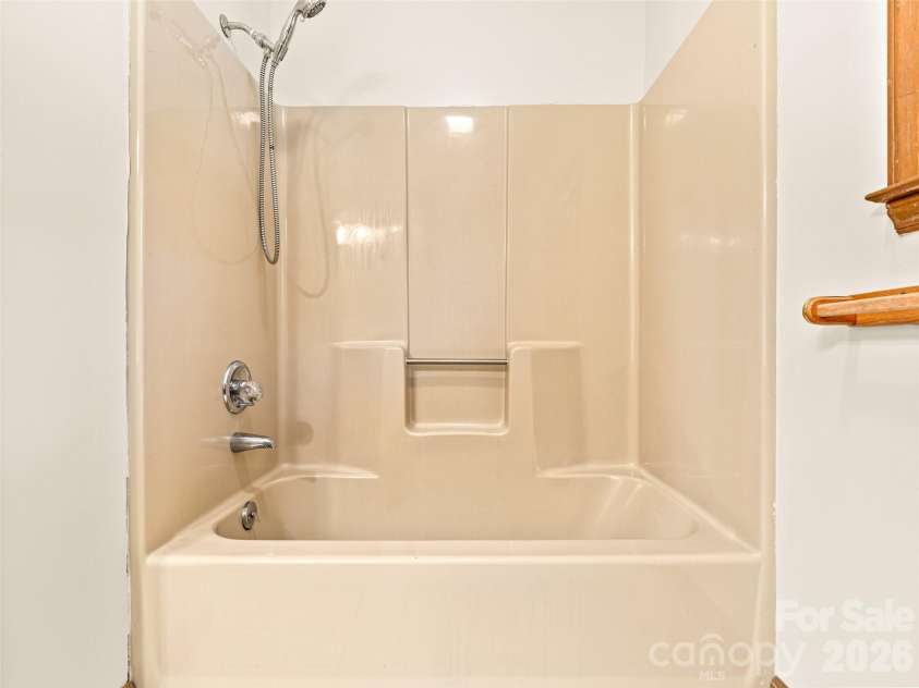 86 View De Lake Drive, Etowah, NC 28729.  MLS# CAR4361060, YatesRealty ID 8945. 