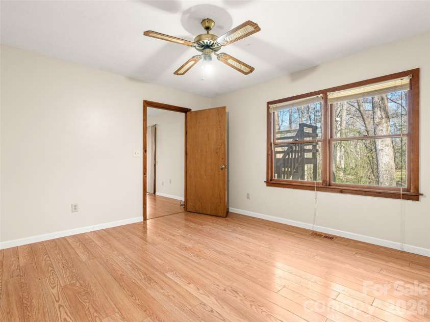 86 View De Lake Drive, Etowah, NC 28729.  MLS# CAR4361060, YatesRealty ID 8945. 