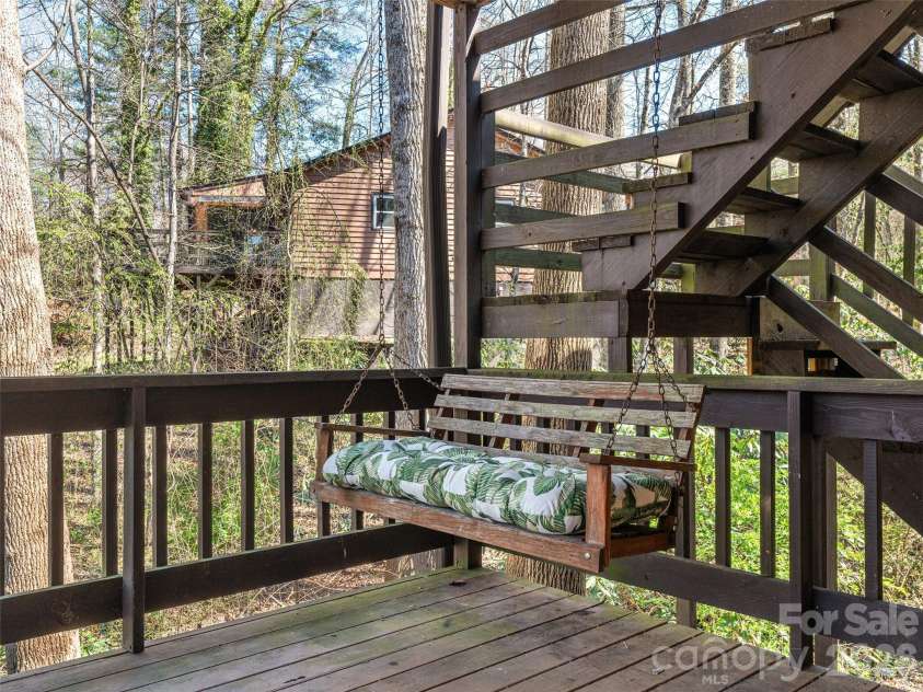 86 View De Lake Drive, Etowah, NC 28729.  MLS# CAR4361060, YatesRealty ID 8945. 