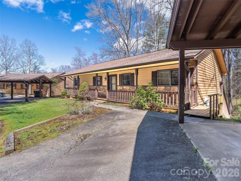 86 View De Lake Drive, Etowah, NC 28729.  MLS# CAR4361060, YatesRealty ID 8945. 