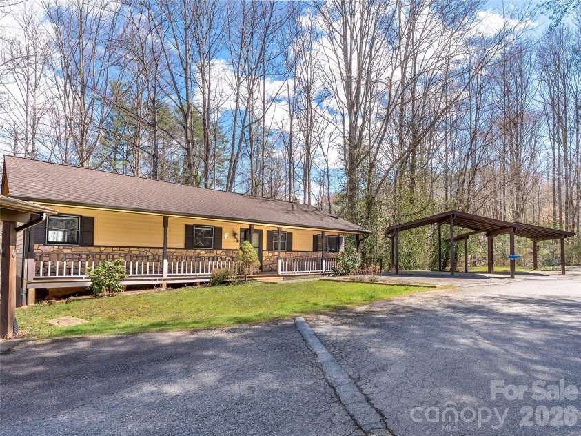 86 View De Lake Drive, Etowah, NC 28729.  MLS# CAR4361060, YatesRealty ID 8945. 