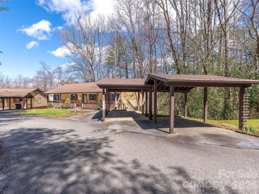 86 View De Lake Drive, Etowah, NC 28729.  MLS# CAR4361060, YatesRealty ID 8945. 