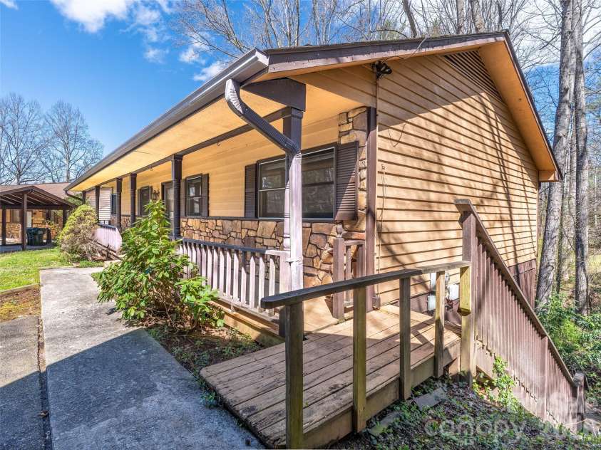 86 View De Lake Drive, Etowah, NC 28729.  MLS# CAR4361060, YatesRealty ID 8945. 