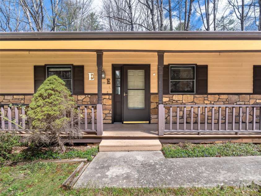 86 View De Lake Drive, Etowah, NC 28729.  MLS# CAR4361060, YatesRealty ID 8945. 