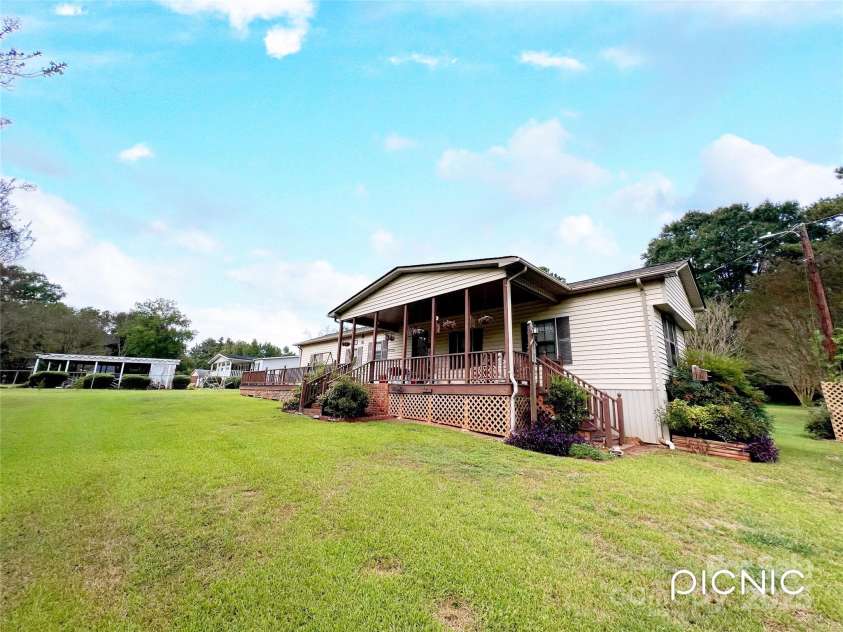 572 Mosteller Drive, Lancaster, SC 29720.  MLS# CAR4308291, YatesRealty ID 8946. 