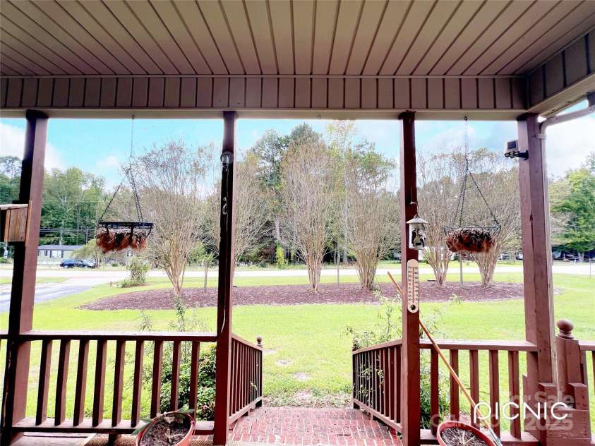 572 Mosteller Drive, Lancaster, SC 29720.  MLS# CAR4308291, YatesRealty ID 8946. 