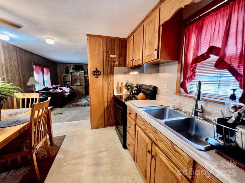 572 Mosteller Drive, Lancaster, SC 29720.  MLS# CAR4308291, YatesRealty ID 8946. 