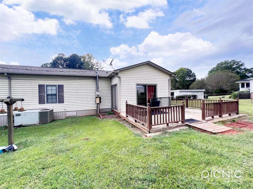 572 Mosteller Drive, Lancaster, SC 29720.  MLS# CAR4308291, YatesRealty ID 8946. 