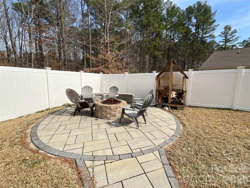7422 Larwill Lane, Charlotte, NC 28216.  MLS# CAR4354686, YatesRealty ID 8947. 