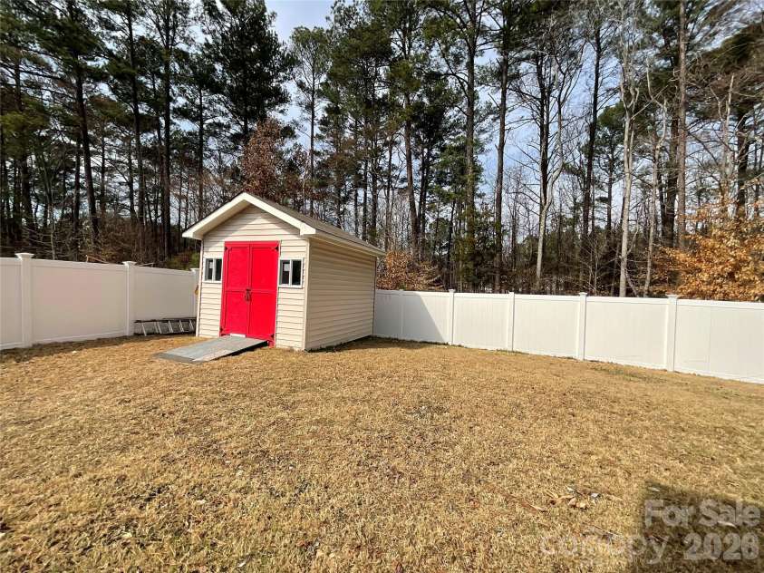7422 Larwill Lane, Charlotte, NC 28216.  MLS# CAR4354686, YatesRealty ID 8947. 