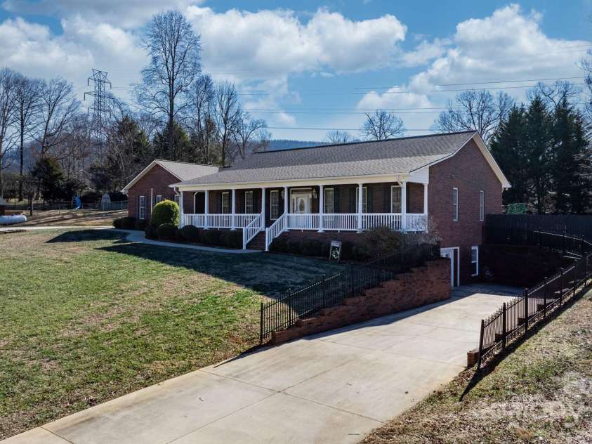 3023 Woodstream Drive, Valdese, NC 28690.  MLS# CAR4215796, YatesRealty ID 8949. 