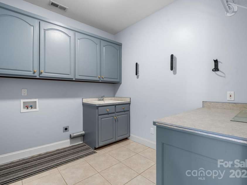 3023 Woodstream Drive, Valdese, NC 28690.  MLS# CAR4215796, YatesRealty ID 8949. Laundry Room/Mud Room
