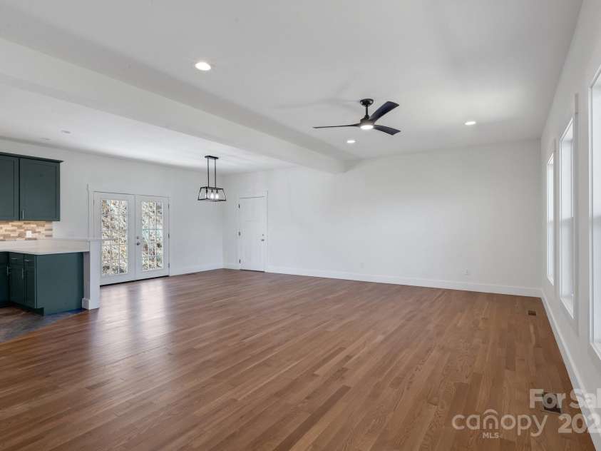 44 Judith Drive, Leicester, NC 28748.  MLS# CAR4193291, YatesRealty ID 8950. Great Room