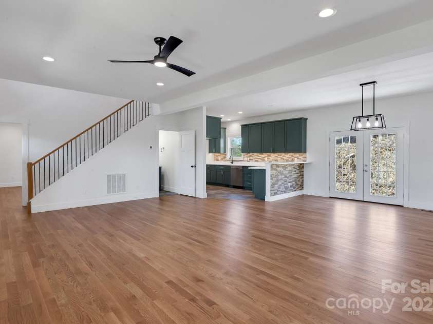 44 Judith Drive, Leicester, NC 28748.  MLS# CAR4193291, YatesRealty ID 8950. Great Room