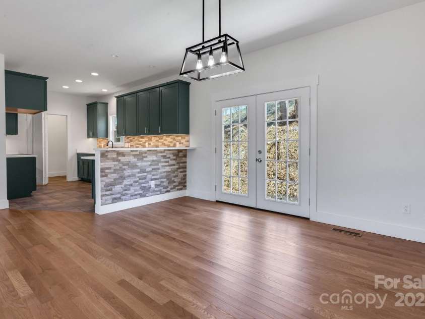 44 Judith Drive, Leicester, NC 28748.  MLS# CAR4193291, YatesRealty ID 8950. Great Room