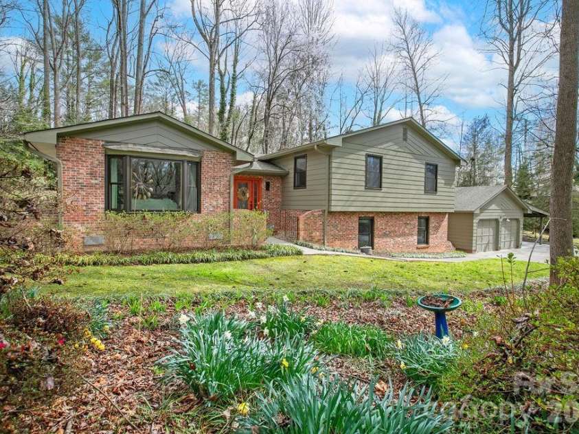 95 Ridgewood Place, Brevard, NC 28712.  MLS# CAR4356804, YatesRealty ID 8951. 