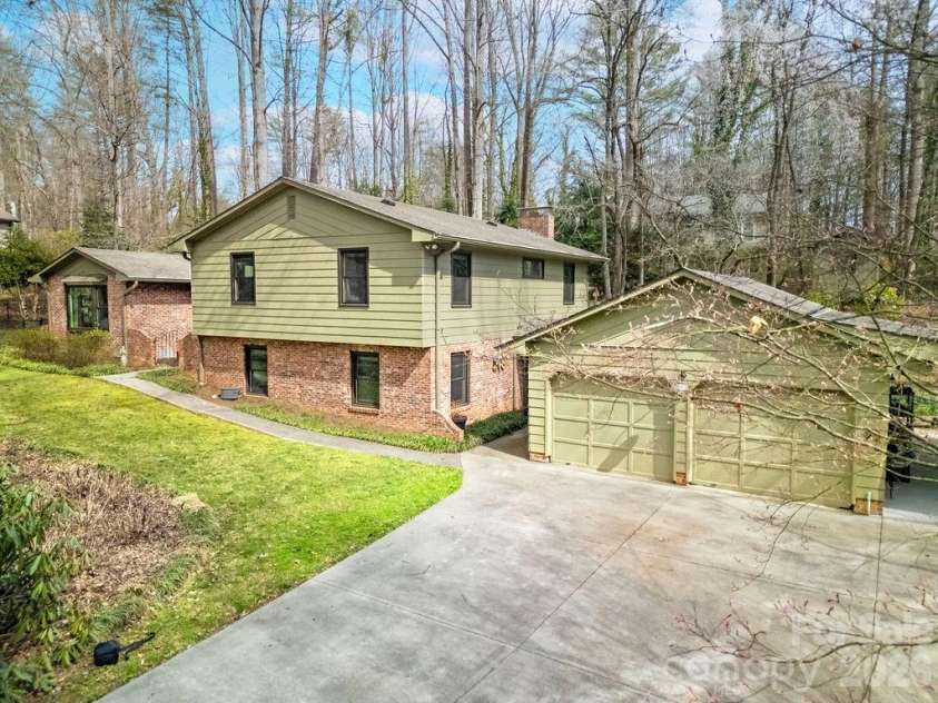 95 Ridgewood Place, Brevard, NC 28712.  MLS# CAR4356804, YatesRealty ID 8951. 