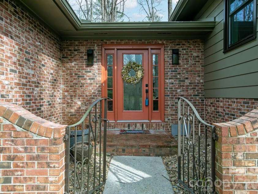 95 Ridgewood Place, Brevard, NC 28712.  MLS# CAR4356804, YatesRealty ID 8951. 