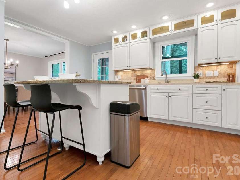 95 Ridgewood Place, Brevard, NC 28712.  MLS# CAR4356804, YatesRealty ID 8951. 