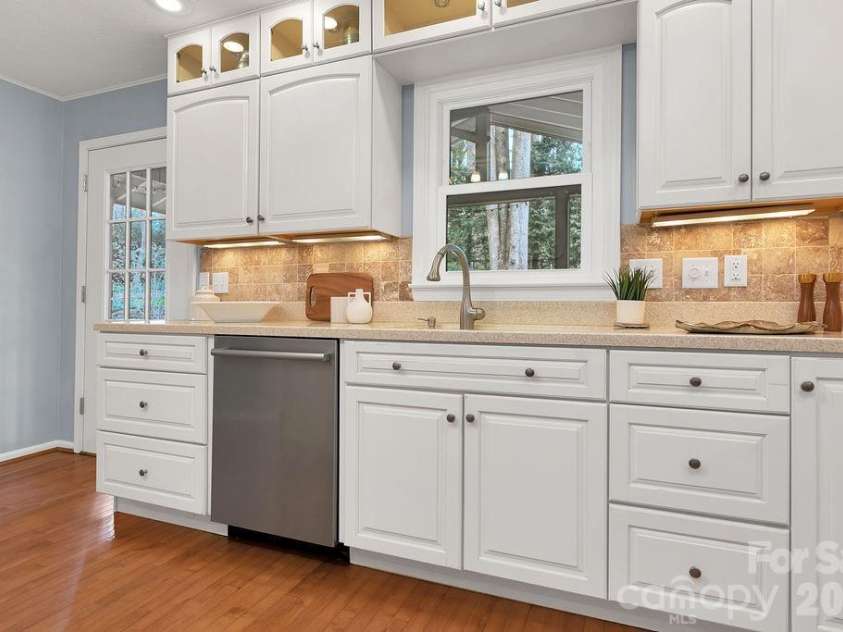 95 Ridgewood Place, Brevard, NC 28712.  MLS# CAR4356804, YatesRealty ID 8951. 