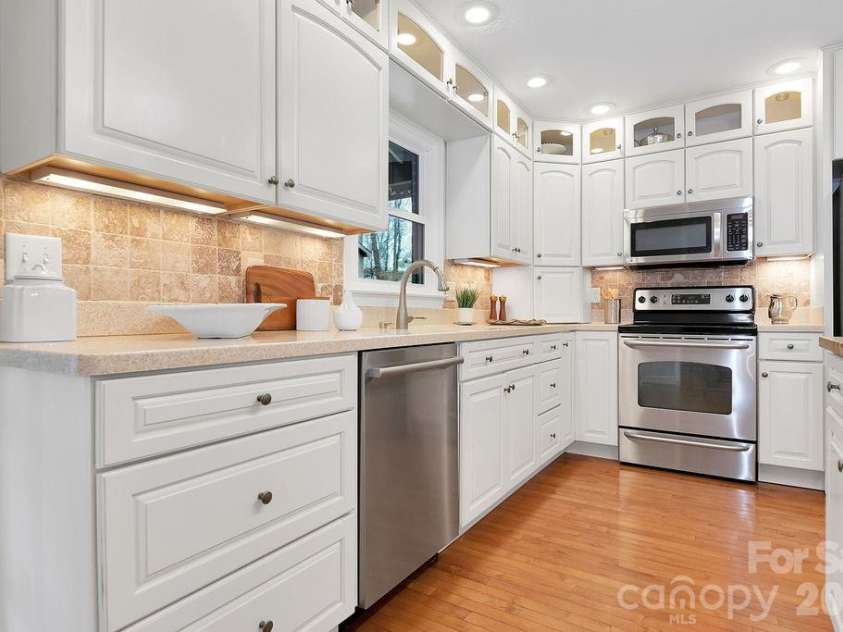 95 Ridgewood Place, Brevard, NC 28712.  MLS# CAR4356804, YatesRealty ID 8951. 