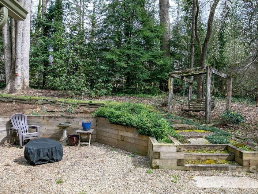 95 Ridgewood Place, Brevard, NC 28712.  MLS# CAR4356804, YatesRealty ID 8951. 