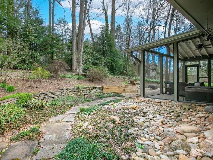 95 Ridgewood Place, Brevard, NC 28712.  MLS# CAR4356804, YatesRealty ID 8951. 