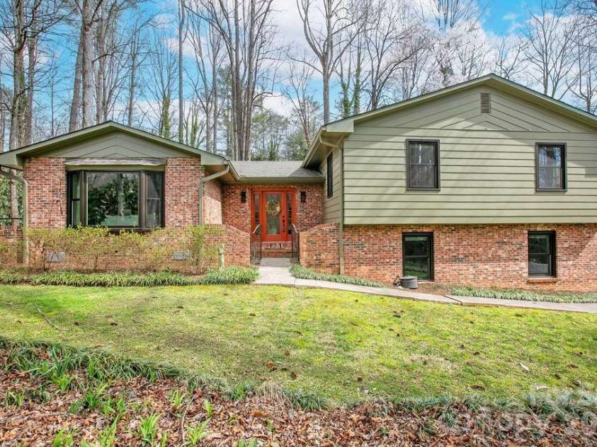 95 Ridgewood Place, Brevard, NC 28712.  MLS# CAR4356804, YatesRealty ID 8951. 