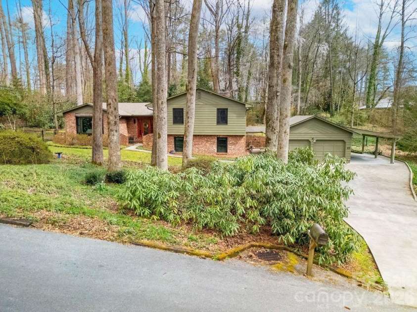 95 Ridgewood Place, Brevard, NC 28712.  MLS# CAR4356804, YatesRealty ID 8951. 