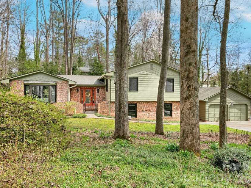 95 Ridgewood Place, Brevard, NC 28712.  MLS# CAR4356804, YatesRealty ID 8951. 