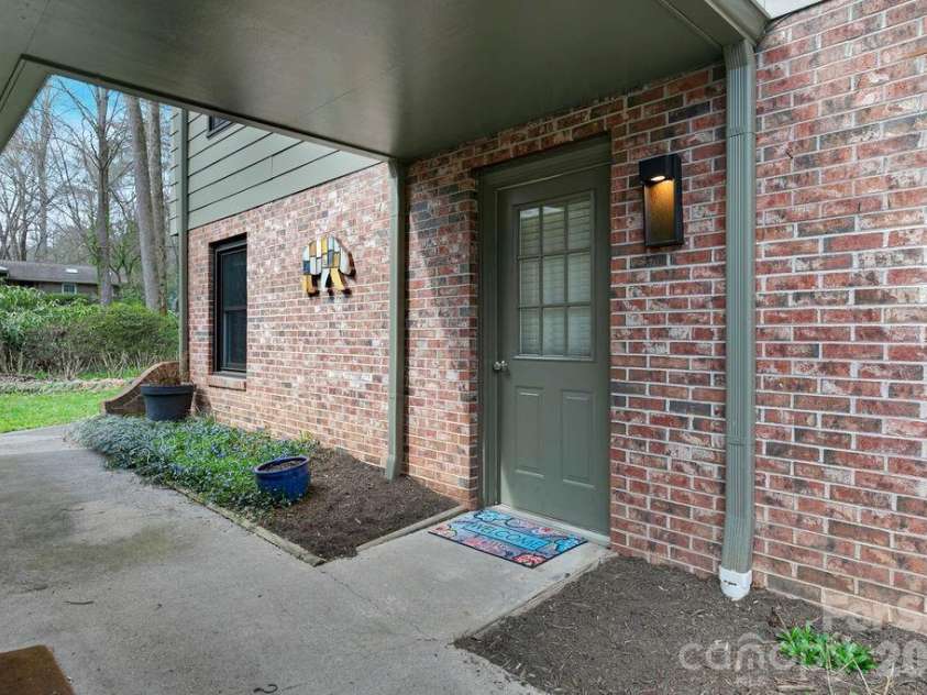 95 Ridgewood Place, Brevard, NC 28712.  MLS# CAR4356804, YatesRealty ID 8951. 