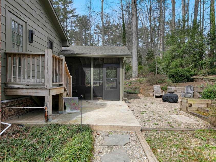 95 Ridgewood Place, Brevard, NC 28712.  MLS# CAR4356804, YatesRealty ID 8951. 