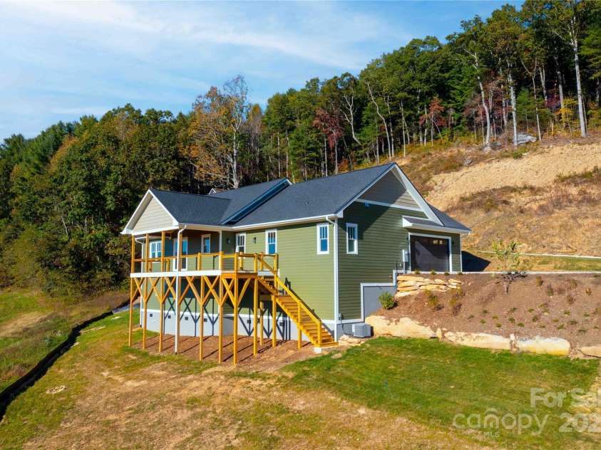 337 Maple Knoll Drive, Hendersonville, NC 28792.  MLS# CAR4193766, YatesRealty ID 8952. 