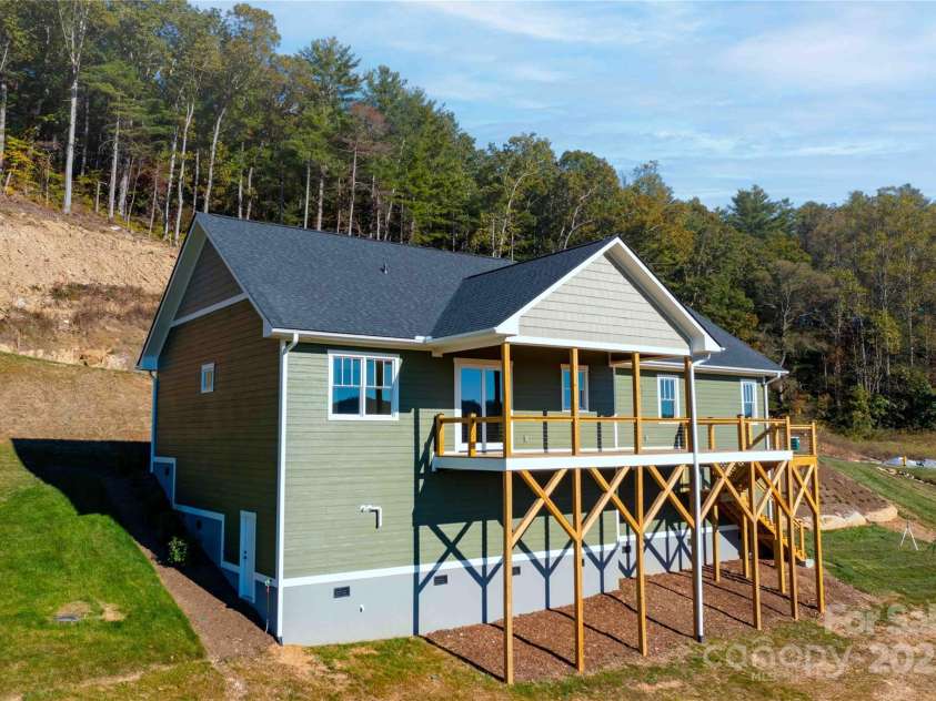 337 Maple Knoll Drive, Hendersonville, NC 28792.  MLS# CAR4193766, YatesRealty ID 8952. 