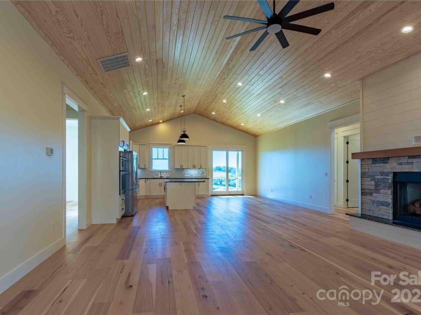 337 Maple Knoll Drive, Hendersonville, NC 28792.  MLS# CAR4193766, YatesRealty ID 8952. 