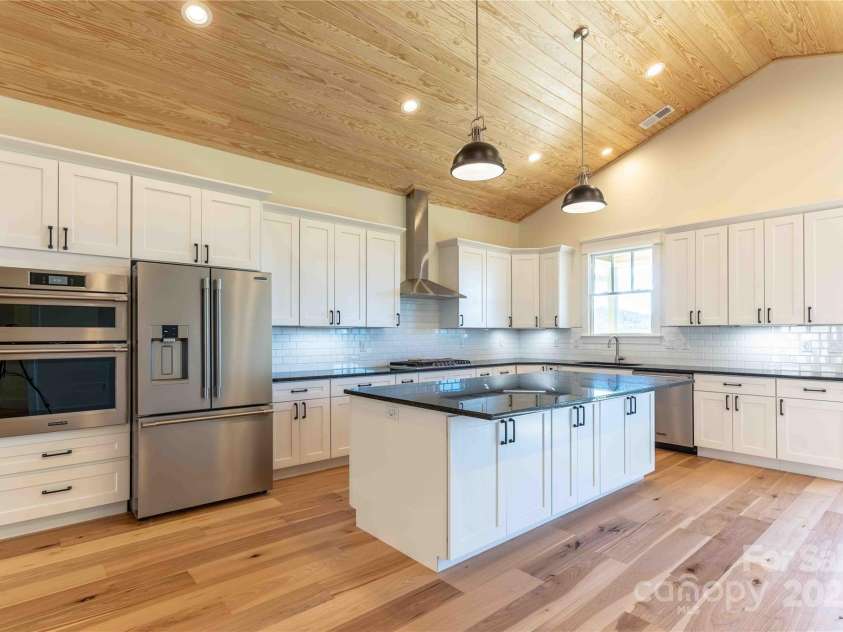 337 Maple Knoll Drive, Hendersonville, NC 28792.  MLS# CAR4193766, YatesRealty ID 8952. 