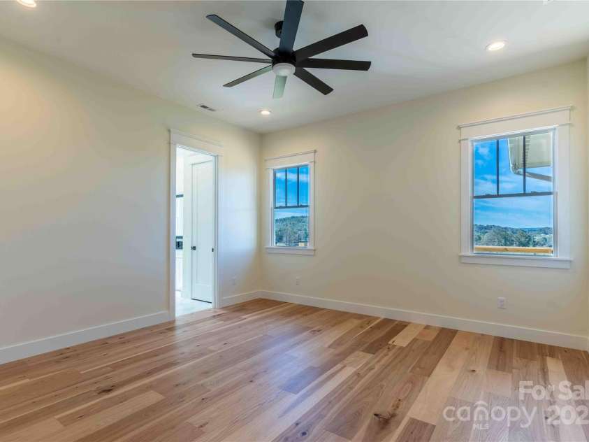 337 Maple Knoll Drive, Hendersonville, NC 28792.  MLS# CAR4193766, YatesRealty ID 8952. 
