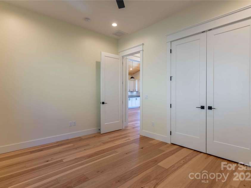 337 Maple Knoll Drive, Hendersonville, NC 28792.  MLS# CAR4193766, YatesRealty ID 8952. 