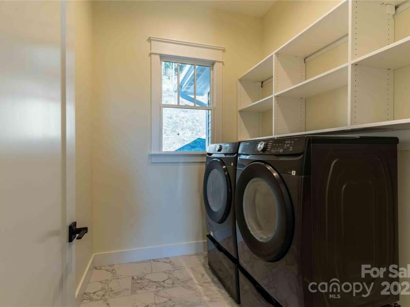 337 Maple Knoll Drive, Hendersonville, NC 28792.  MLS# CAR4193766, YatesRealty ID 8952. 