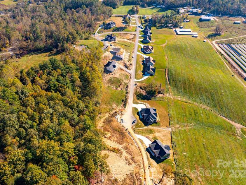 337 Maple Knoll Drive, Hendersonville, NC 28792.  MLS# CAR4193766, YatesRealty ID 8952. 