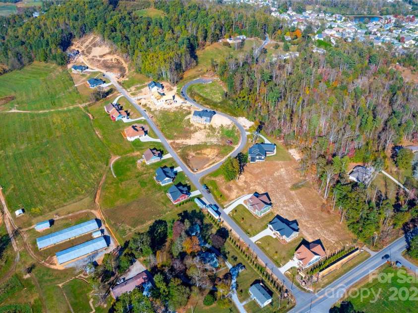 337 Maple Knoll Drive, Hendersonville, NC 28792.  MLS# CAR4193766, YatesRealty ID 8952. 