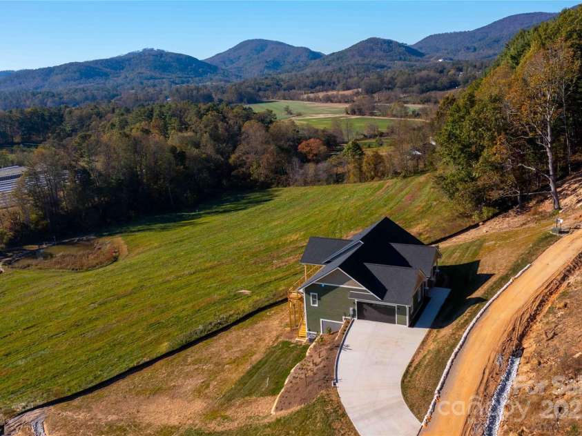 337 Maple Knoll Drive, Hendersonville, NC 28792.  MLS# CAR4193766, YatesRealty ID 8952. 