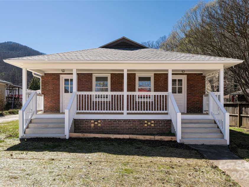 112 Powell Street, Swannanoa, NC 28778.  MLS# CAR4233407, YatesRealty ID 8953. 