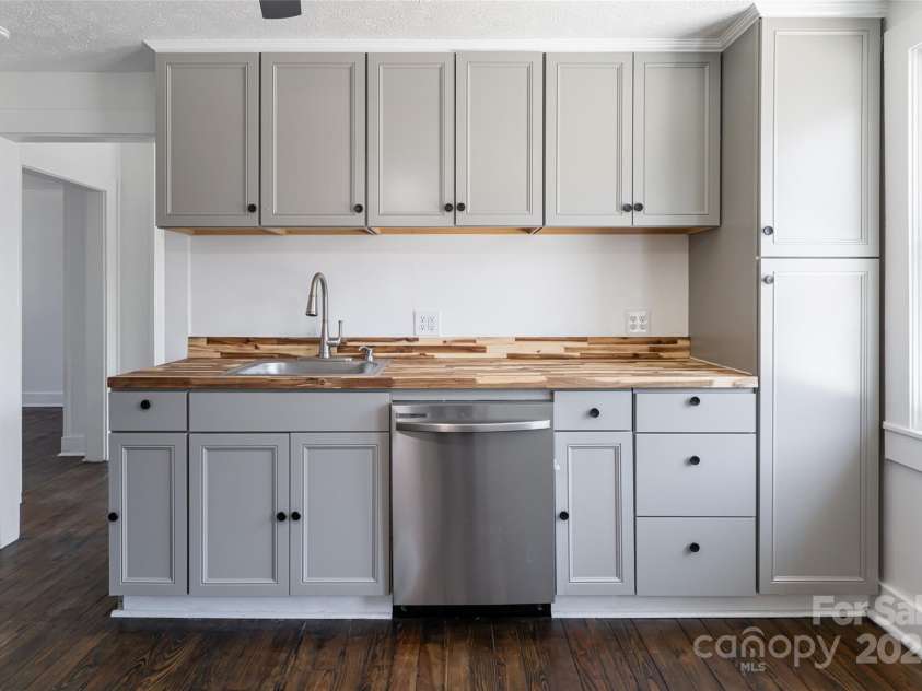 112 Powell Street, Swannanoa, NC 28778.  MLS# CAR4233407, YatesRealty ID 8953. 