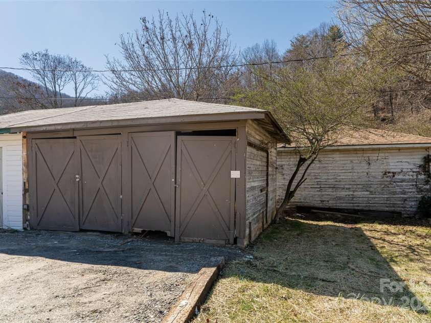 112 Powell Street, Swannanoa, NC 28778.  MLS# CAR4233407, YatesRealty ID 8953. 