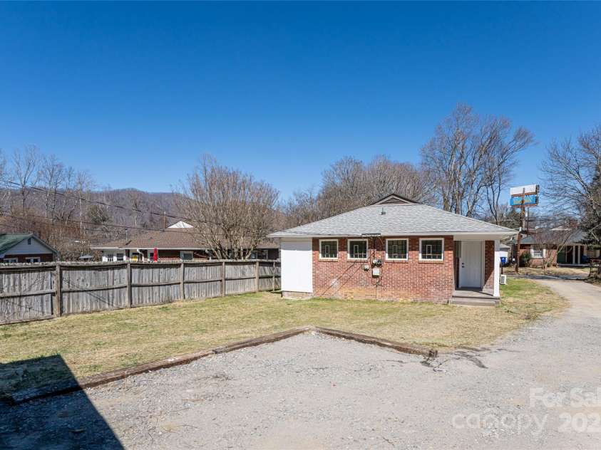 112 Powell Street, Swannanoa, NC 28778.  MLS# CAR4233407, YatesRealty ID 8953. 
